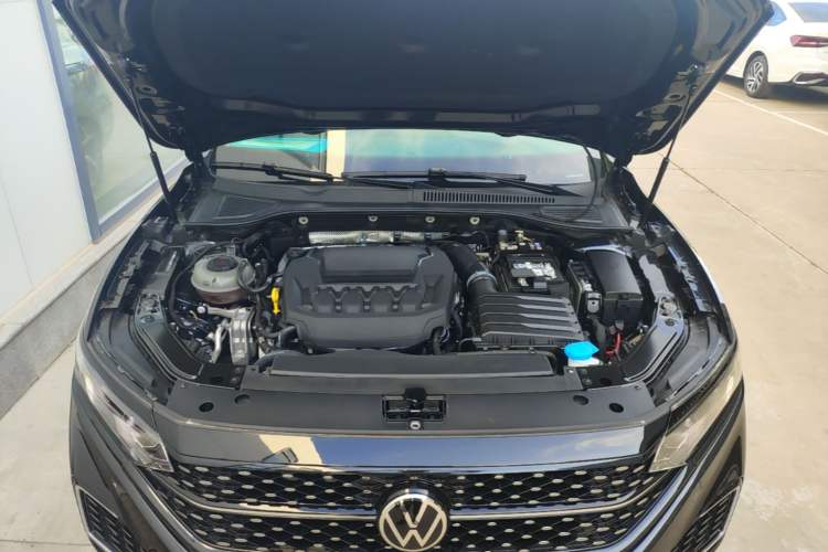 Used Volkswagen Passat 2025 Outstanding Model 380TSI Starry Dragon Edition Engine Bay