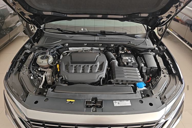 Used Volkswagen Passat 2025 Premium Version 380TSI Dragon Edition Engine Bay