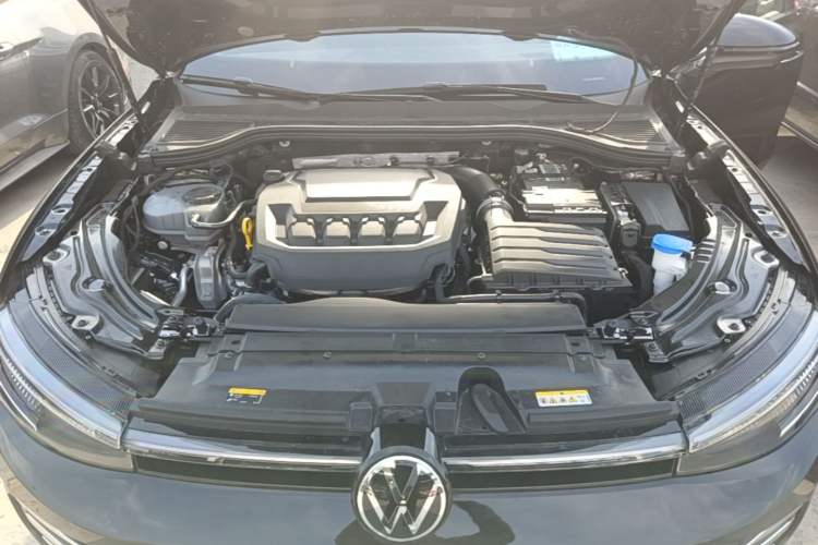 Used Volkswagen Passat 2025 Pro 380TSI Dragon Edition Engine Bay