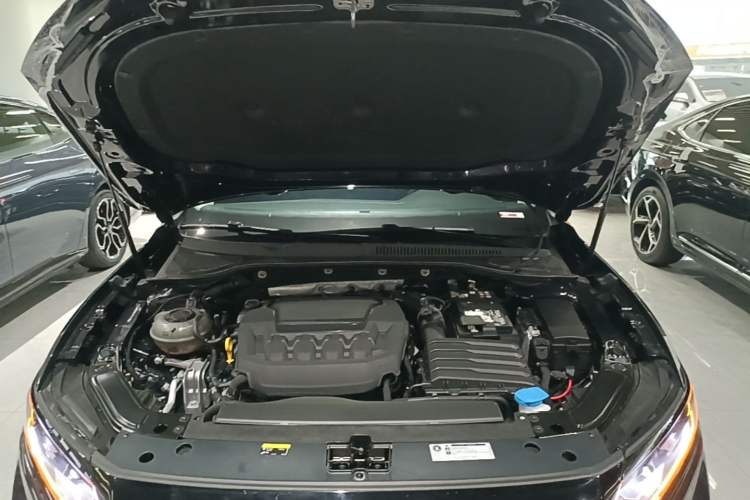 Used Volkswagen Passat 2025 Outstanding Model 330TSI Starry Elite Edition Engine Bay