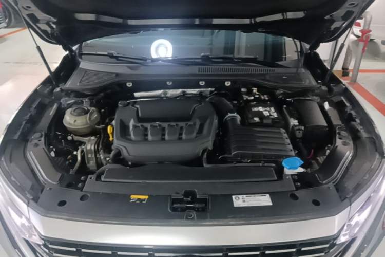 Used Volkswagen Passat 2025 Premium Version 380TSI Dragon Edition Engine Bay