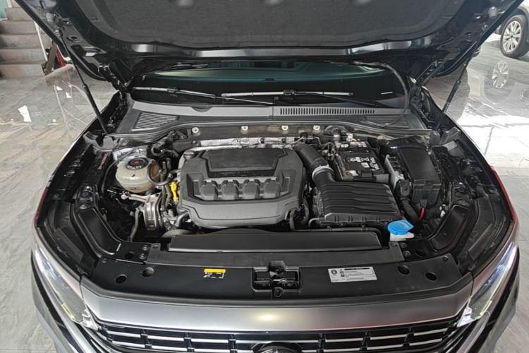 Used Volkswagen Passat 2025 Premium Version 380TSI Dragon Edition Engine Bay