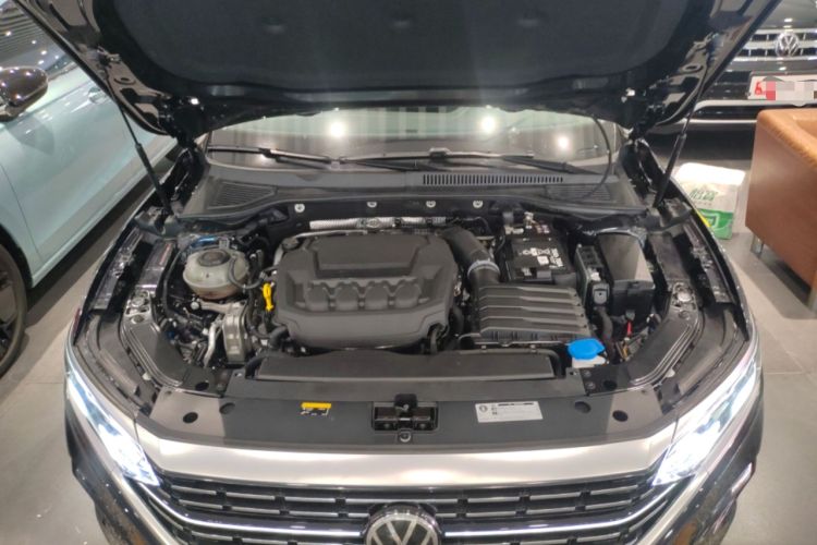 Used Volkswagen Passat 2025 Outstanding Model 380TSI Dragon Glory Edition Engine Bay