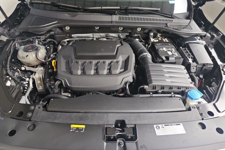 Used Volkswagen Passat 2025 Premium Version 380TSI Dragon Edition Engine Bay