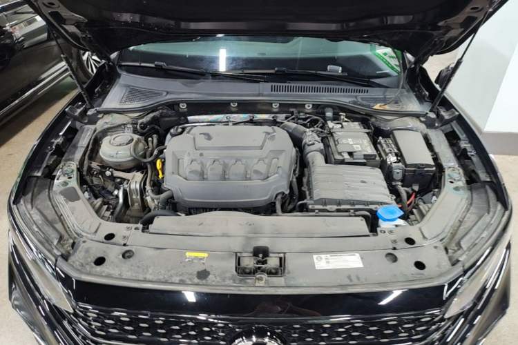 Used Volkswagen Passat 2025 Outstanding Model 330TSI Starry Elite Edition Engine Bay