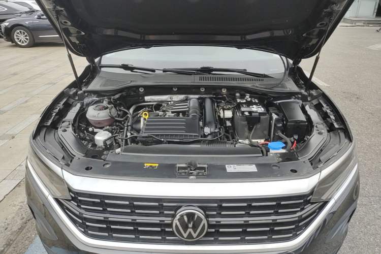 Used Volkswagen Passat 2025 Outstanding Model 280TSI Business Edition Engine Bay