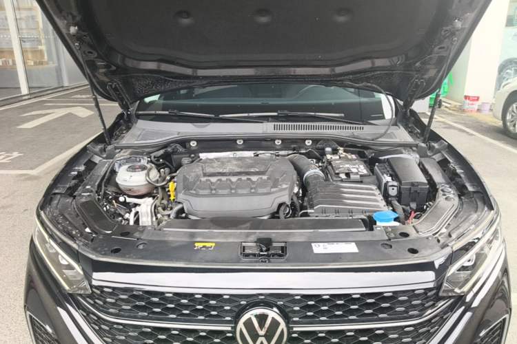 Used Volkswagen Passat 2025 Outstanding Model 380TSI Starry Dragon Glorious Edition Engine Bay
