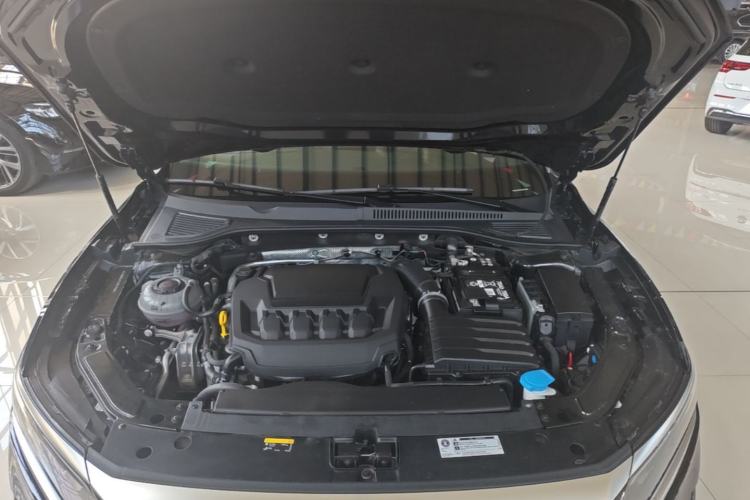 Used Volkswagen Passat 2025 Outstanding Model 380TSI Dragon Glory Edition Engine Bay