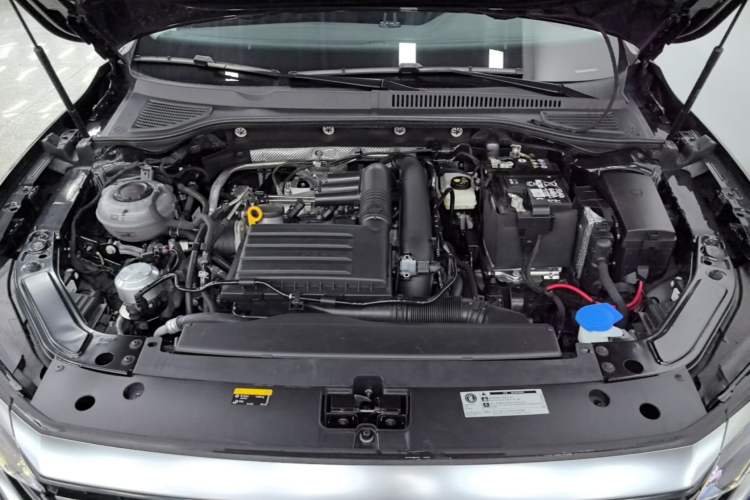 Used Volkswagen Passat 2025 Outstanding Model 280TSI Business Edition Engine Bay