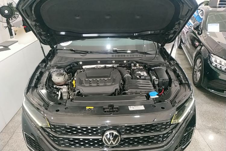 Used Volkswagen Passat 2025 Outstanding Model 380TSI Starry Dragon Edition Engine Bay