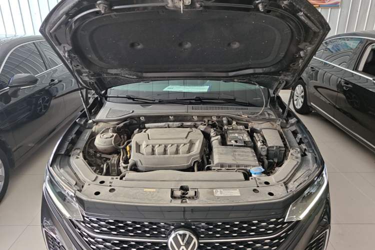 Used Volkswagen Passat 2025 Outstanding Model 330TSI Starry Elite Edition Engine Bay