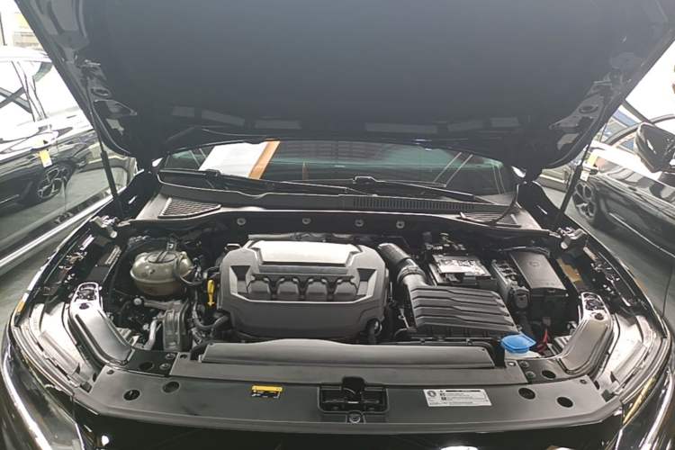 Used Volkswagen Passat 2025 Outstanding Model 380TSI Starry Dragon Edition Engine Bay
