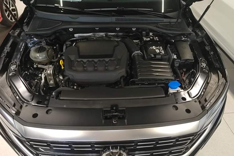 Used Volkswagen Passat 2025 Outstanding Model 380TSI Dragon Glory Edition Engine Bay