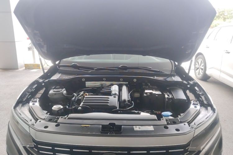 Used Volkswagen Passat 2025 Outstanding Model 280TSI Business Edition Engine Bay