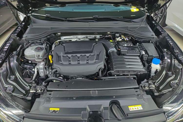 Used Volkswagen Passat 2025 Pro 380TSI Dragon Glory Edition Engine Bay