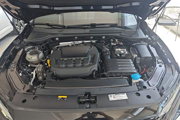 Used Volkswagen Passat 2025 Outstanding Model 330TSI Starry Elite Edition Engine Bay