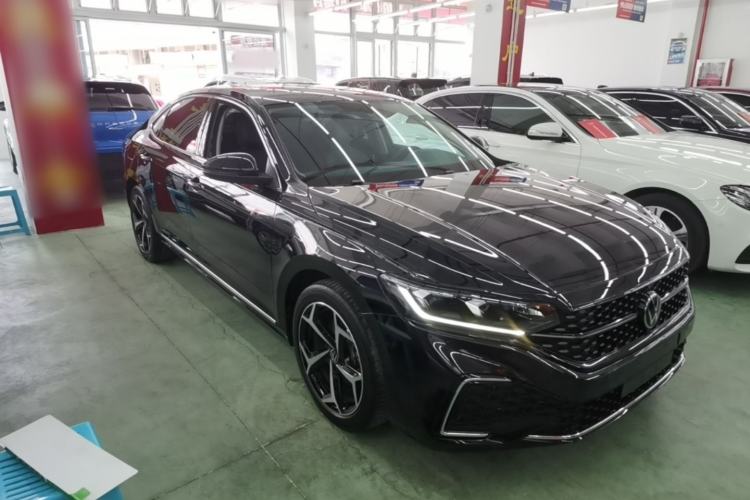 Used Volkswagen Passat 2025 Outstanding Model 380TSI Starry Dragon Edition Exterior 1