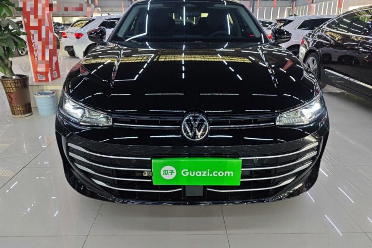 Used Volkswagen Passat 2025 Pro 380TSI Dragon Glory Edition Exterior 1
