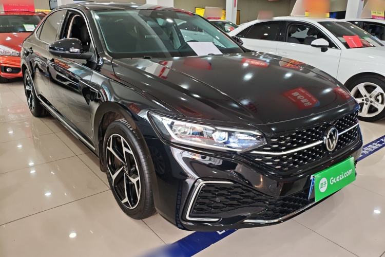 Used Volkswagen Passat 2025 Outstanding Model 380TSI Starry Dragon Glorious Edition Exterior 1