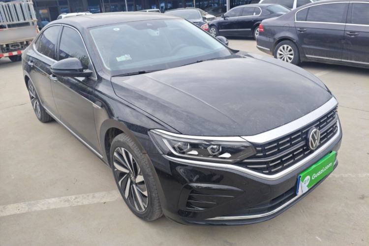 Used Volkswagen Passat 2025 Outstanding Model 380TSI Dragon Glory Edition Exterior 1