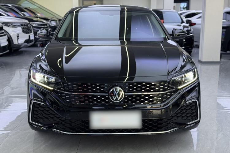 Used Volkswagen Passat 2025 Outstanding Model 330TSI Starry Elite Edition Exterior 1