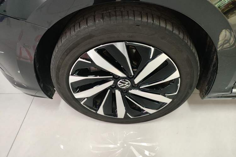 Used Volkswagen Passat 2025 Outstanding Model 380TSI Dragon Glory Edition Exterior 1