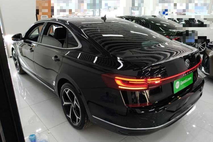 Used Volkswagen Passat 2025 Outstanding Model 330TSI Starry Elite Edition Exterior 2