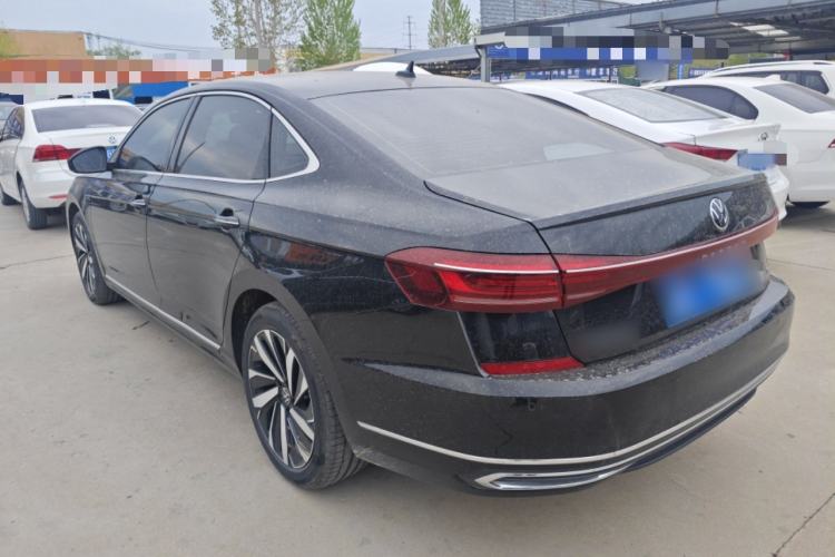 Used Volkswagen Passat 2025 Outstanding Model 380TSI Dragon Glory Edition Exterior 2