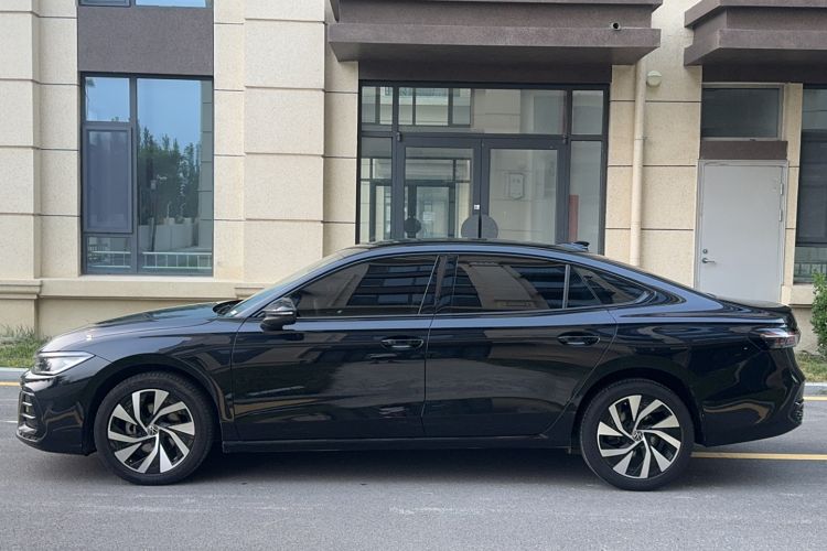 Used Volkswagen Passat 2025 Pro 380TSI Starry Dragon Edition Exterior 2