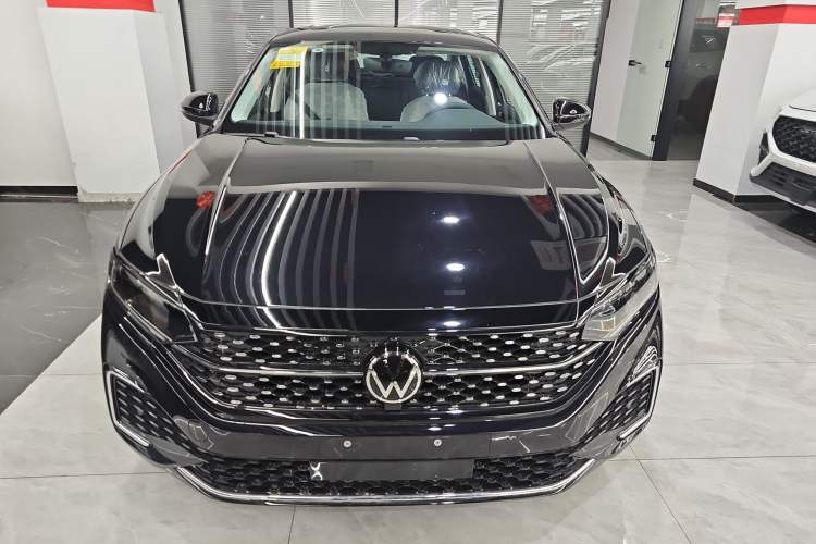 Used Volkswagen Passat 2025 Outstanding Model 330TSI Starry Elite Edition Exterior 2