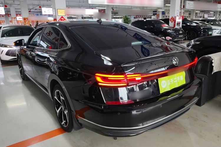 Used Volkswagen Passat 2025 Outstanding Model 330TSI Starry Elite Edition Exterior 2
