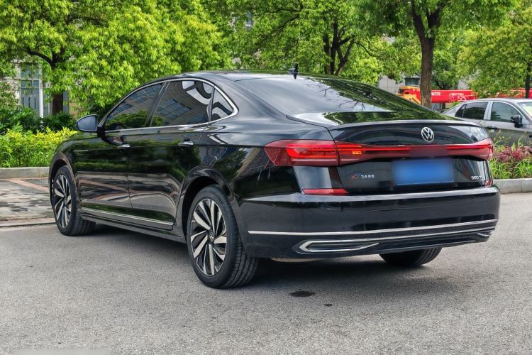 Used Volkswagen Passat 2025 Outstanding Model 380TSI Dragon Glory Edition Exterior 2