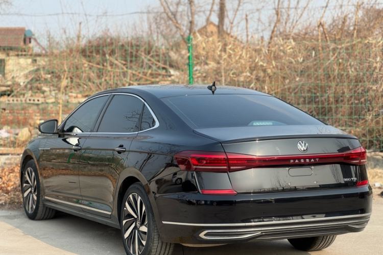 Used Volkswagen Passat 2025 Outstanding Model 380TSI Dragon Glory Edition Exterior 3