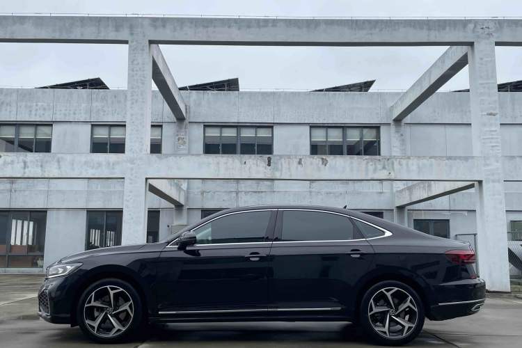 Used Volkswagen Passat 2025 Outstanding Model 380TSI Starry Dragon Edition Exterior 3