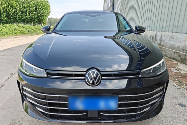 Used Volkswagen Passat 2025 Pro 380TSI Dragon Glory Edition Exterior 3