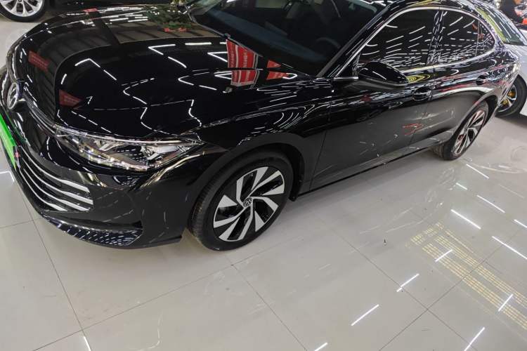 Used Volkswagen Passat 2025 Pro 380TSI Dragon Glory Edition Exterior 3