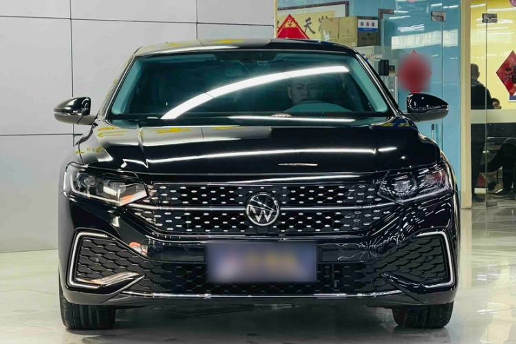 Used Volkswagen Passat 2025 Outstanding Model 380TSI Starry Dragon Edition Exterior 3