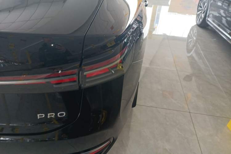 Used Volkswagen Passat 2025 Pro 380TSI Dragon Glory Edition Exterior 3