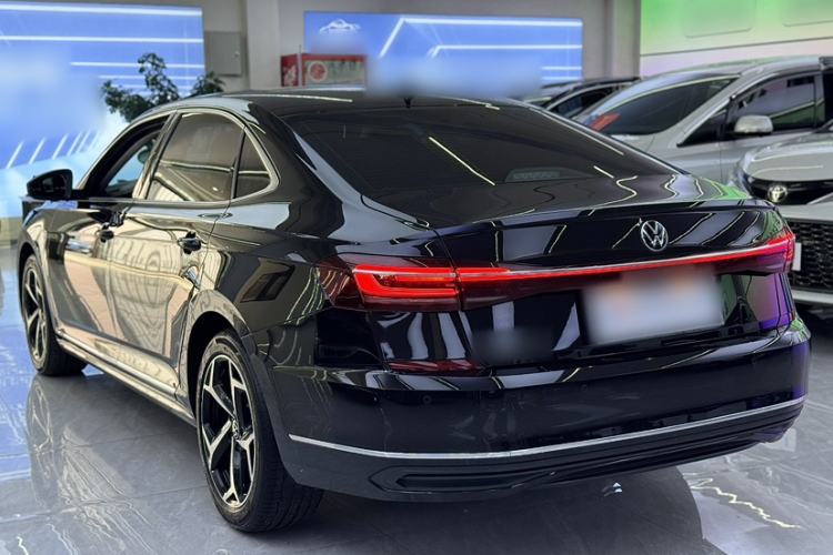Used Volkswagen Passat 2025 Outstanding Model 330TSI Starry Elite Edition Exterior 3