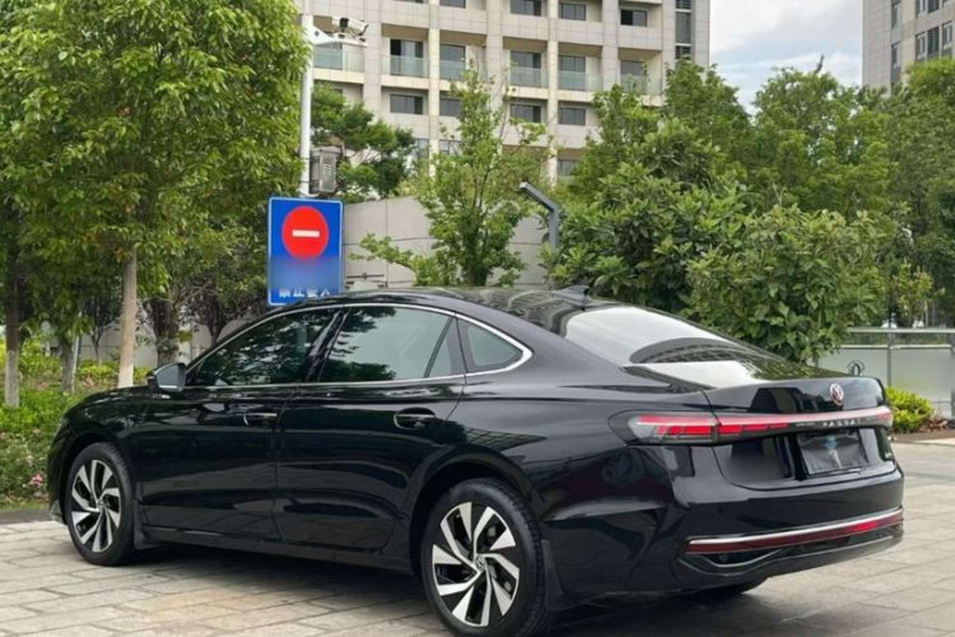 Used Volkswagen Passat 2025 Pro 380TSI Dragon Edition Exterior 4