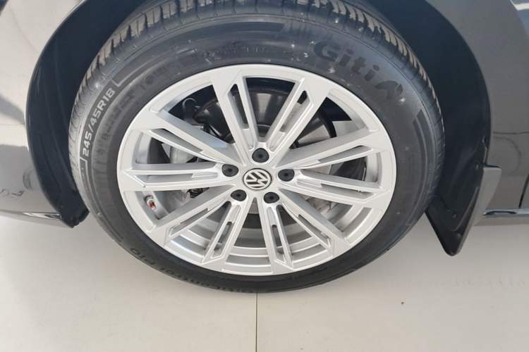 Used Volkswagen Passat 2025 Pro 380TSI Dragon Glory Edition Exterior 4
