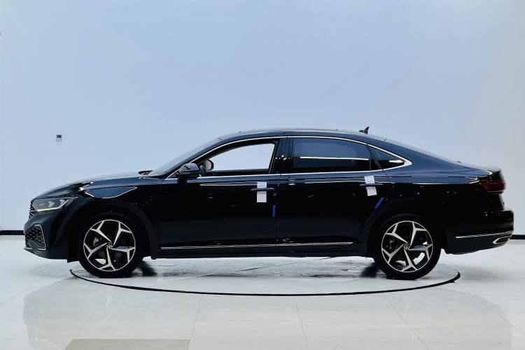 Used Volkswagen Passat 2025 Outstanding Model 380TSI Starry Dragon Edition Exterior 4