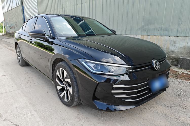 Used Volkswagen Passat 2025 Pro 380TSI Dragon Glory Edition Exterior 4