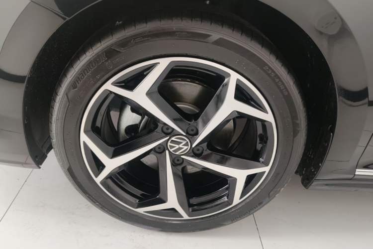 Used Volkswagen Passat 2025 Outstanding Model 330TSI Starry Elite Edition Exterior 4