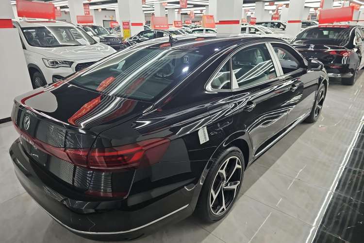 Used Volkswagen Passat 2025 Outstanding Model 330TSI Starry Elite Edition Exterior 4