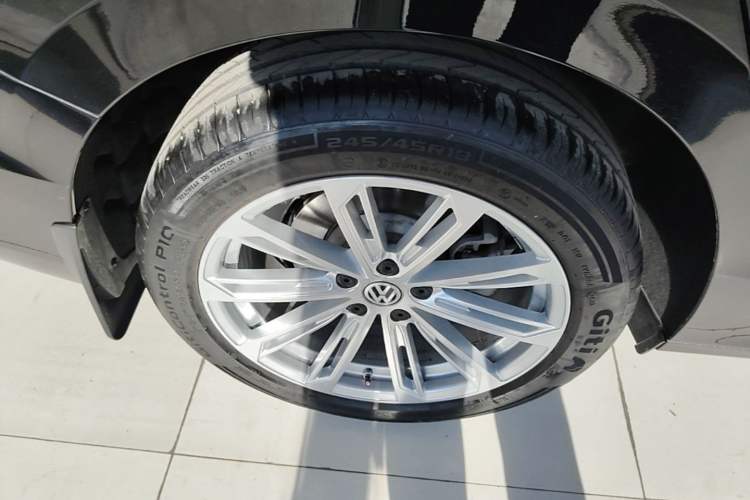 Used Volkswagen Passat 2025 Pro 380TSI Dragon Glory Edition Exterior 5