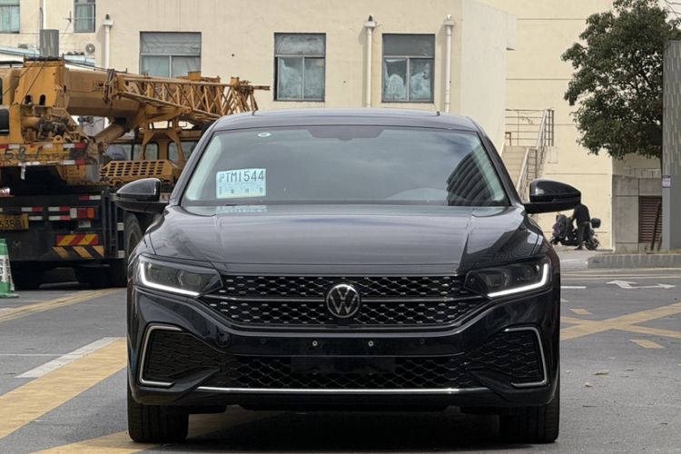 Used Volkswagen Passat 2025 Outstanding Model 380TSI Starry Dragon Edition Exterior 5