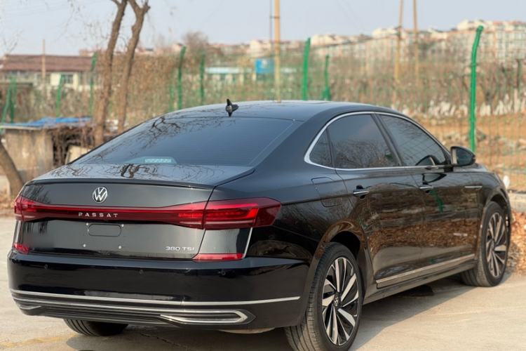 Used Volkswagen Passat 2025 Outstanding Model 380TSI Dragon Glory Edition Exterior 5