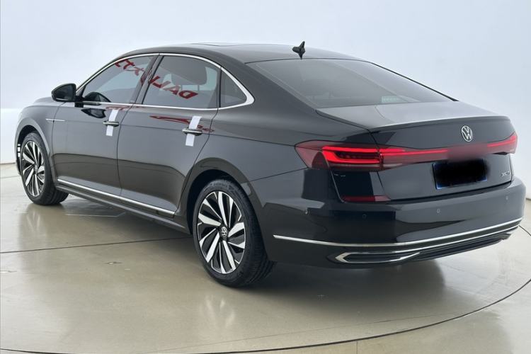 Used Volkswagen Passat 2025 Outstanding Model 380TSI Dragon Glory Edition Exterior 5