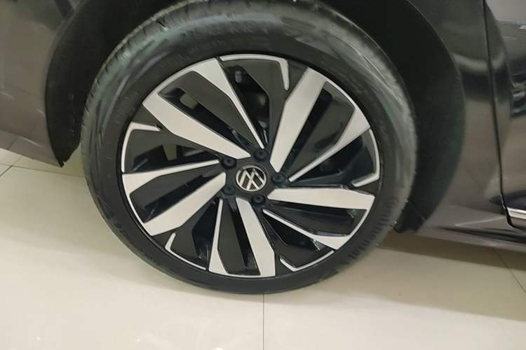 Used Volkswagen Passat 2025 Outstanding Model 380TSI Dragon Glory Edition Exterior 5